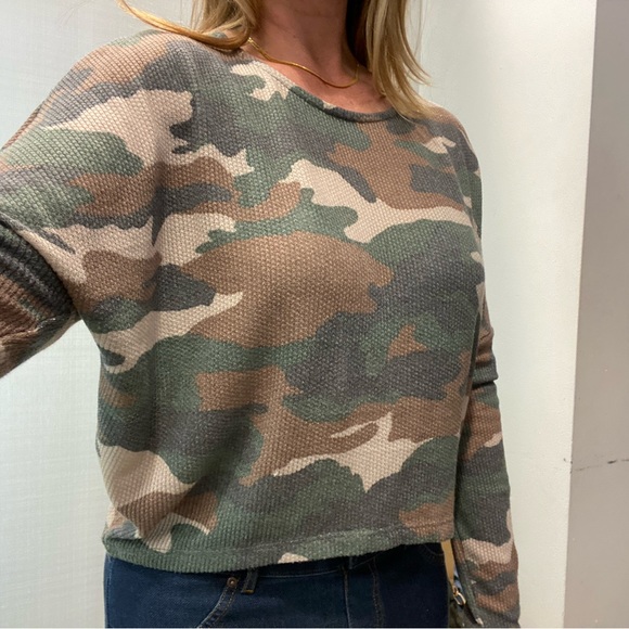 NWT Aqua camouflage long sleeve top - Picture 2 of 4